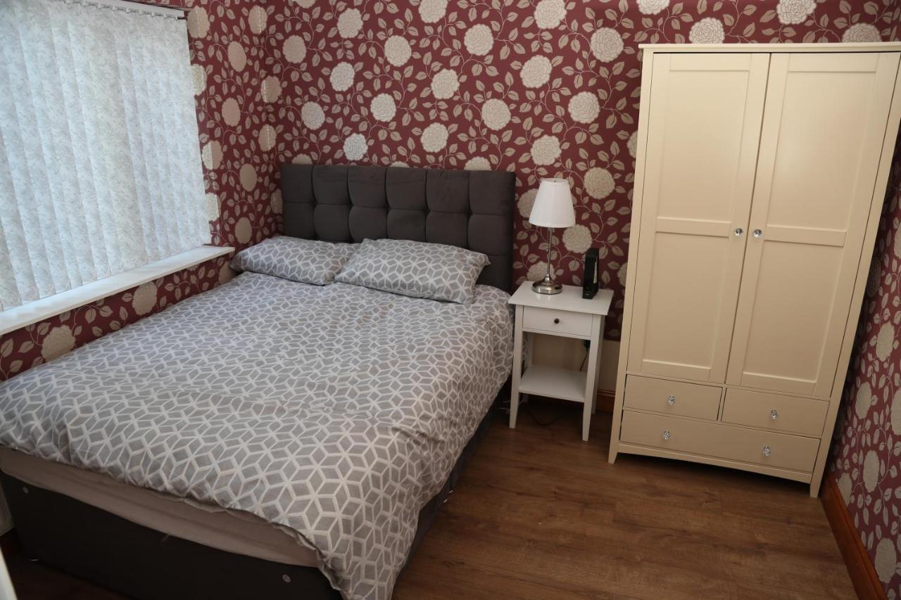 Cosy 3-Bed Bungalow Nec Airport Close To Amenities Бирмингем Экстерьер фото