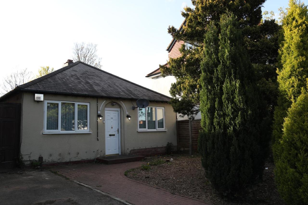 Cosy 3-Bed Bungalow Nec Airport Close To Amenities Бирмингем Экстерьер фото