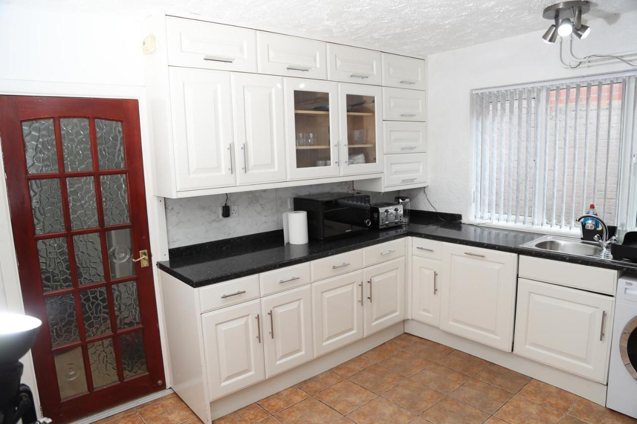 Cosy 3-Bed Bungalow Nec Airport Close To Amenities Бирмингем Экстерьер фото